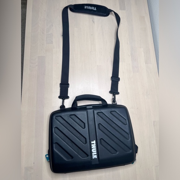 Thule Attaché Laptop Case for 13” MacBook Pro/iPad - Picture 10 of 10